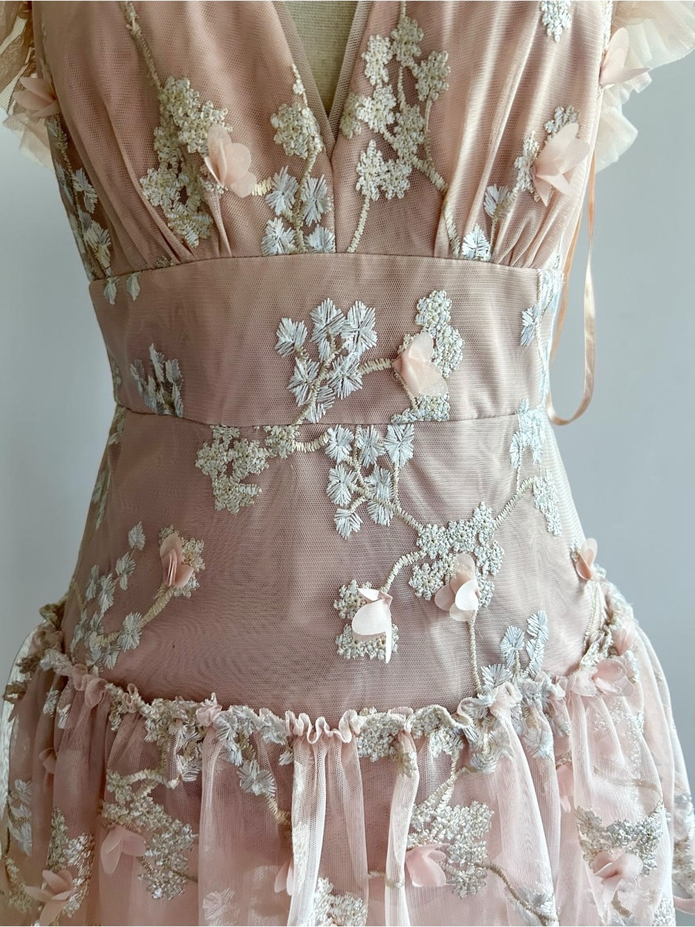 BCBGMAXAZRIA Blush 3D Floral Appliqué Tiered Tulle Maxi Dress Formal Gown Sz 8 - Picture 6 of 15